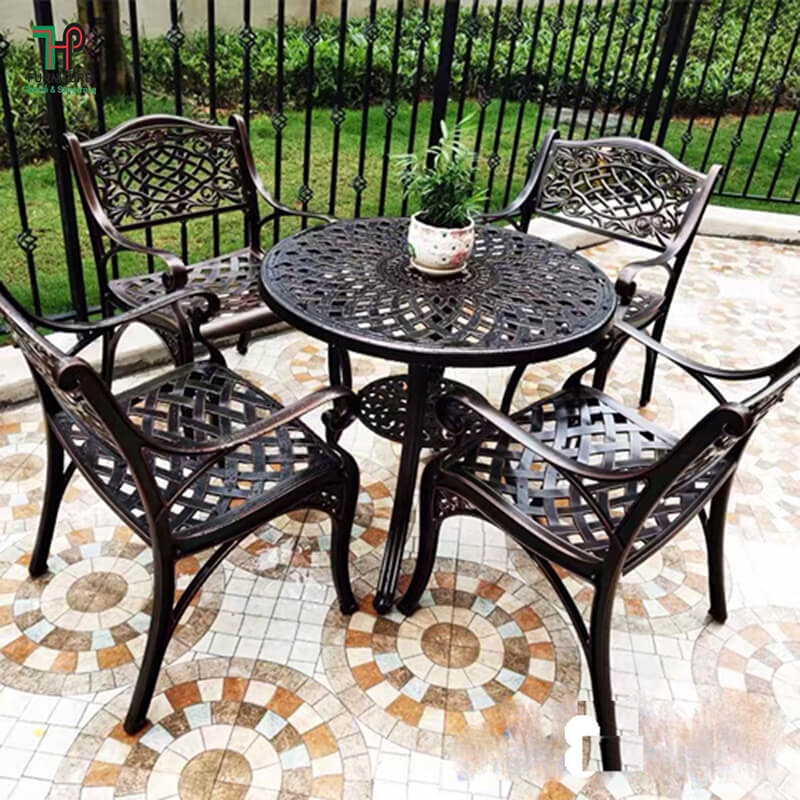 Bàn sân vườn tròn nhập khẩu (1)