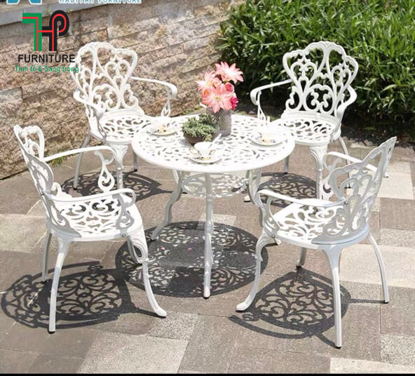 Bàn tròn sân vườn (1)